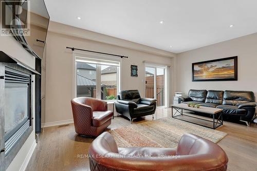 162 Westbank Trail, Hamilton (Stoney Creek Mountain), ON - Indoor Photo Showing Living Room