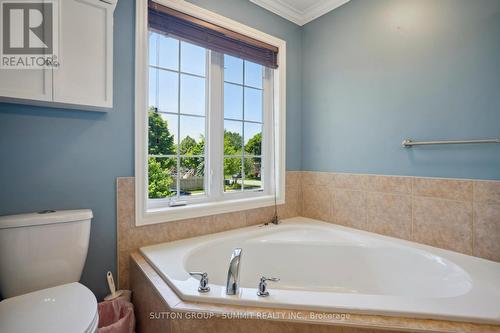 1920 Purcell Drive, London, ON - Indoor Photo Showing Bathroom