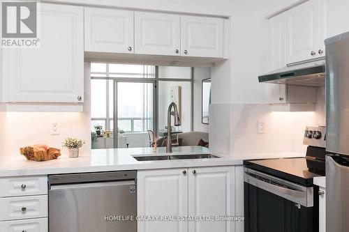 Ph39 - 68 Corporate Drive, Toronto (Woburn), ON - Indoor Photo Showing Kitchen With Double Sink With Upgraded Kitchen