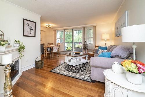 1966 Main Street W|Unit #406, Hamilton, ON - Indoor Photo Showing Living Room