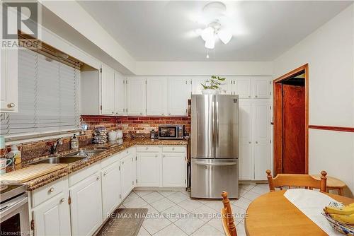 6216 Eldorado Avenue, Niagara Falls, ON - Indoor Photo Showing Kitchen