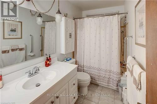 6216 Eldorado Avenue, Niagara Falls, ON - Indoor Photo Showing Bathroom