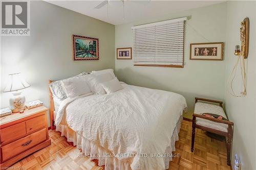 6216 Eldorado Avenue, Niagara Falls, ON - Indoor Photo Showing Bedroom