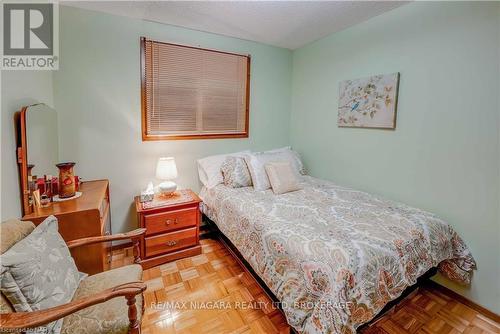 6216 Eldorado Avenue, Niagara Falls, ON - Indoor Photo Showing Bedroom