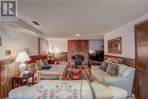 6216 Eldorado Avenue, Niagara Falls, ON - Indoor Photo Showing Living Room With Fireplace