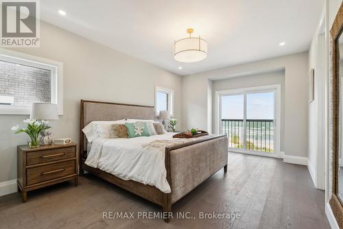 360 Coastline Drive, Wasaga Beach, ON - Indoor Photo Showing Bedroom