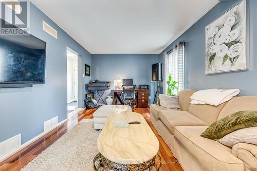 104 Cutters Crescent, Brampton (Fletcher'S West), ON - Indoor Photo Showing Living Room