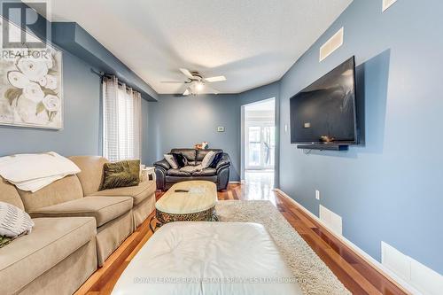 104 Cutters Crescent, Brampton (Fletcher'S West), ON - Indoor Photo Showing Living Room