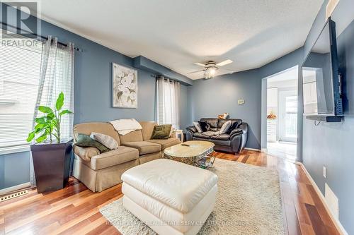 104 Cutters Crescent, Brampton (Fletcher'S West), ON - Indoor Photo Showing Living Room