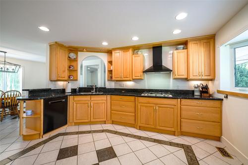 1176 Thomas-Hayes Road, Spallumcheen, BC - Indoor Photo Showing Kitchen