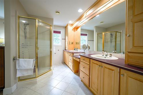 1176 Thomas-Hayes Road, Spallumcheen, BC - Indoor Photo Showing Bathroom