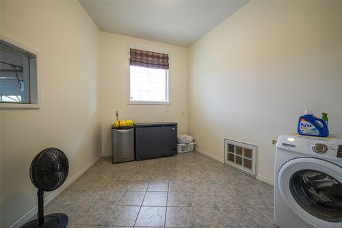 1176 Thomas-Hayes Road, Spallumcheen, BC - Indoor Photo Showing Laundry Room