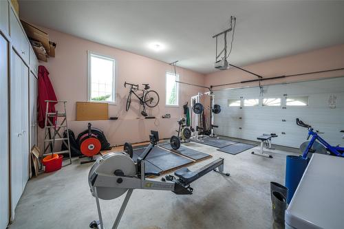 1176 Thomas-Hayes Road, Spallumcheen, BC - Indoor Photo Showing Garage