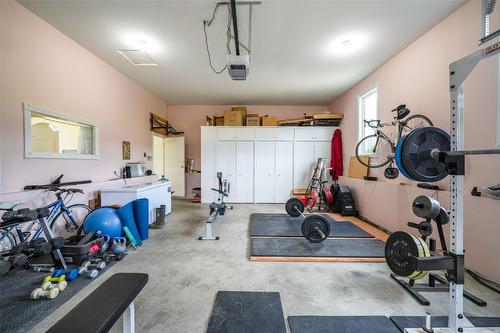 1176 Thomas-Hayes Road, Spallumcheen, BC - Indoor Photo Showing Gym Room