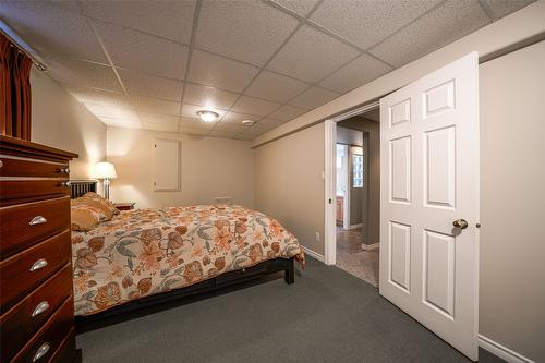 1176 Thomas-Hayes Road, Spallumcheen, BC - Indoor Photo Showing Bedroom