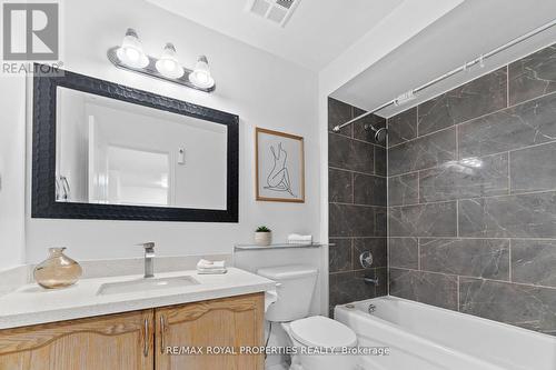 119 - 1496 Victoria Park Avenue, Toronto (Victoria Village), ON - Indoor Photo Showing Bathroom