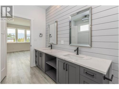 1390 21 Street Ne Lot# 12, Salmon Arm, BC - Indoor Photo Showing Bathroom