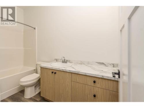 1390 21 Street Ne Lot# 12, Salmon Arm, BC - Indoor Photo Showing Bathroom