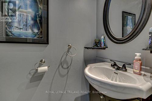 55 St George Street, St. Thomas, ON - Indoor Photo Showing Bathroom