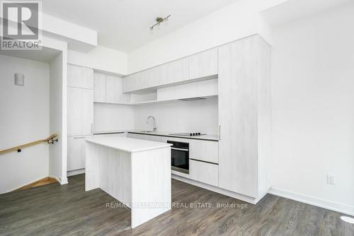 1110 - 12 David Eyer Road, Richmond Hill, ON - Indoor Photo Showing Kitchen