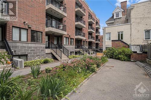 Courtyard View - 458C King Edward Avenue, Ottawa, ON - Outdoor With Facade