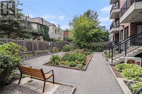 Lovely Courtyard - 458C King Edward Avenue, Ottawa, ON - Outdoor