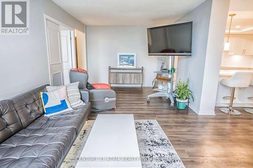 1009 - 5 Old Sheppard Avenue, Toronto (Pleasant View), ON - Indoor Photo Showing Living Room