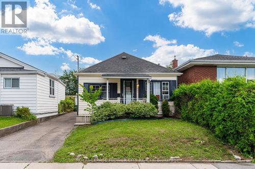 800 Roxborough Avenue, Hamilton, ON - Outdoor With Facade