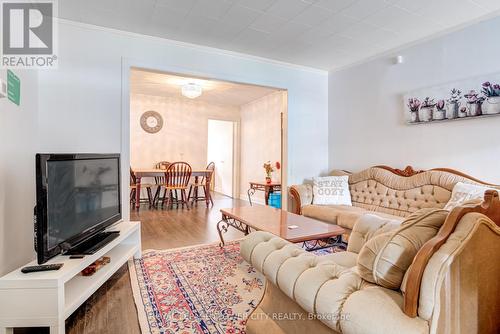 800 Roxborough Avenue, Hamilton, ON - Indoor Photo Showing Living Room