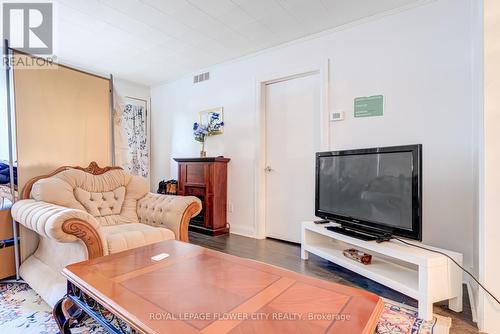 800 Roxborough Avenue, Hamilton, ON - Indoor Photo Showing Living Room