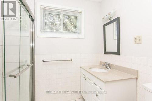 464 Hazel Street, Waterloo, ON - Indoor Photo Showing Bathroom