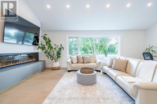 675 Scenic Drive, Hamilton (Westcliffe), ON - Indoor Photo Showing Living Room With Fireplace