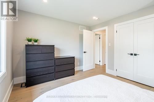 675 Scenic Drive, Hamilton (Westcliffe), ON - Indoor Photo Showing Bedroom