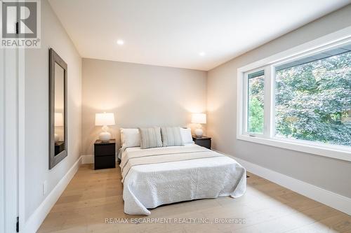 675 Scenic Drive, Hamilton (Westcliffe), ON - Indoor Photo Showing Bedroom