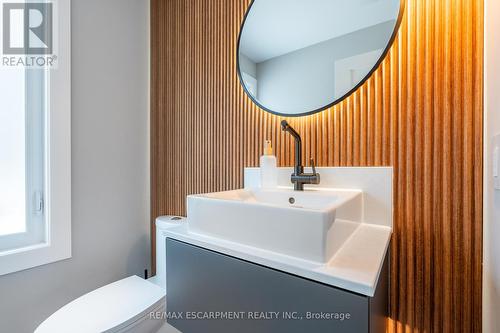 675 Scenic Drive, Hamilton (Westcliffe), ON - Indoor Photo Showing Bathroom