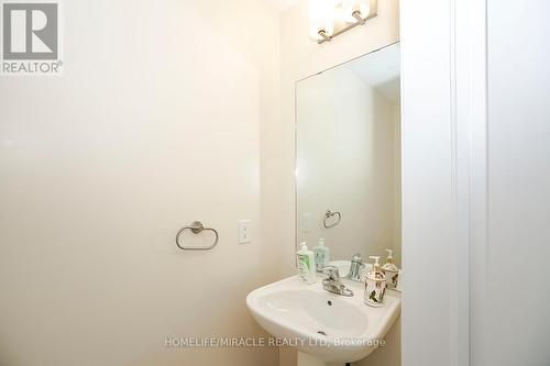 70 Tundra Road, Caledon (Caledon East), ON - Indoor Photo Showing Bathroom