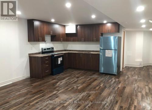 366 Panhellenic Drive, Mississauga (Meadowvale Village), ON - Indoor Photo Showing Kitchen