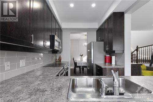 512 Rannoch Private, Ottawa, ON - Indoor Photo Showing Kitchen With Double Sink With Upgraded Kitchen