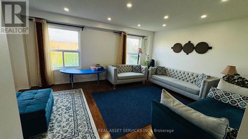 91 Wilmont Court, Brampton, ON - Indoor Photo Showing Living Room