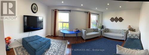 91 Wilmont Court, Brampton, ON - Indoor Photo Showing Living Room