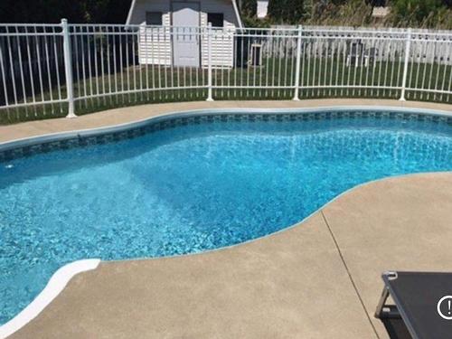 Pool - 140 Av. De La Mennais, La Prairie, QC - Outdoor With In Ground Pool