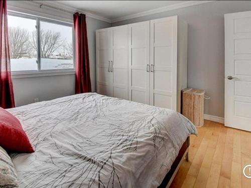 Chambre Ã  coucher principale - 140 Av. De La Mennais, La Prairie, QC - Indoor Photo Showing Bedroom