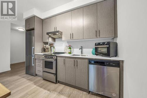 805 - 212 King William Street, Hamilton (Beasley), ON - Indoor Photo Showing Kitchen With Stainless Steel Kitchen