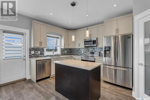 318 Kenaschuk Lane, Saskatoon, SK - Indoor Photo Showing Kitchen With Stainless Steel Kitchen With Upgraded Kitchen