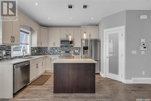 318 Kenaschuk Lane, Saskatoon, SK - Indoor Photo Showing Kitchen With Stainless Steel Kitchen With Upgraded Kitchen