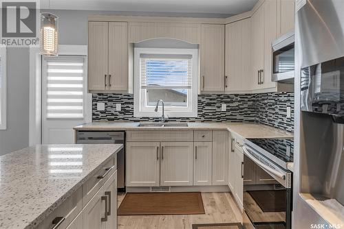 318 Kenaschuk Lane, Saskatoon, SK - Indoor Photo Showing Kitchen With Stainless Steel Kitchen With Double Sink With Upgraded Kitchen