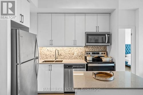 514 - 3220 Sheppard Avenue E, Toronto (Tam O'Shanter-Sullivan), ON - Indoor Photo Showing Kitchen With Stainless Steel Kitchen With Double Sink With Upgraded Kitchen