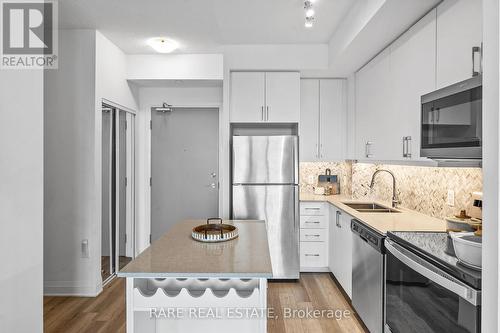 514 - 3220 Sheppard Avenue E, Toronto (Tam O'Shanter-Sullivan), ON - Indoor Photo Showing Kitchen With Stainless Steel Kitchen With Double Sink With Upgraded Kitchen