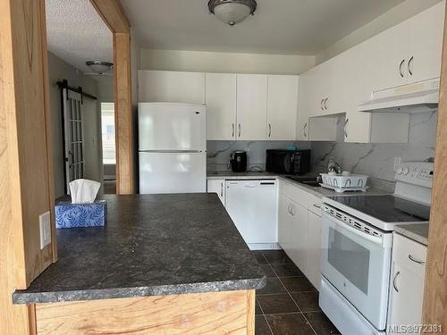 38-7077 Highland Dr, Port Hardy, BC - Indoor Photo Showing Kitchen