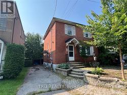 102 PUTMAN AVENUE  Ottawa, ON K1M 1Z6